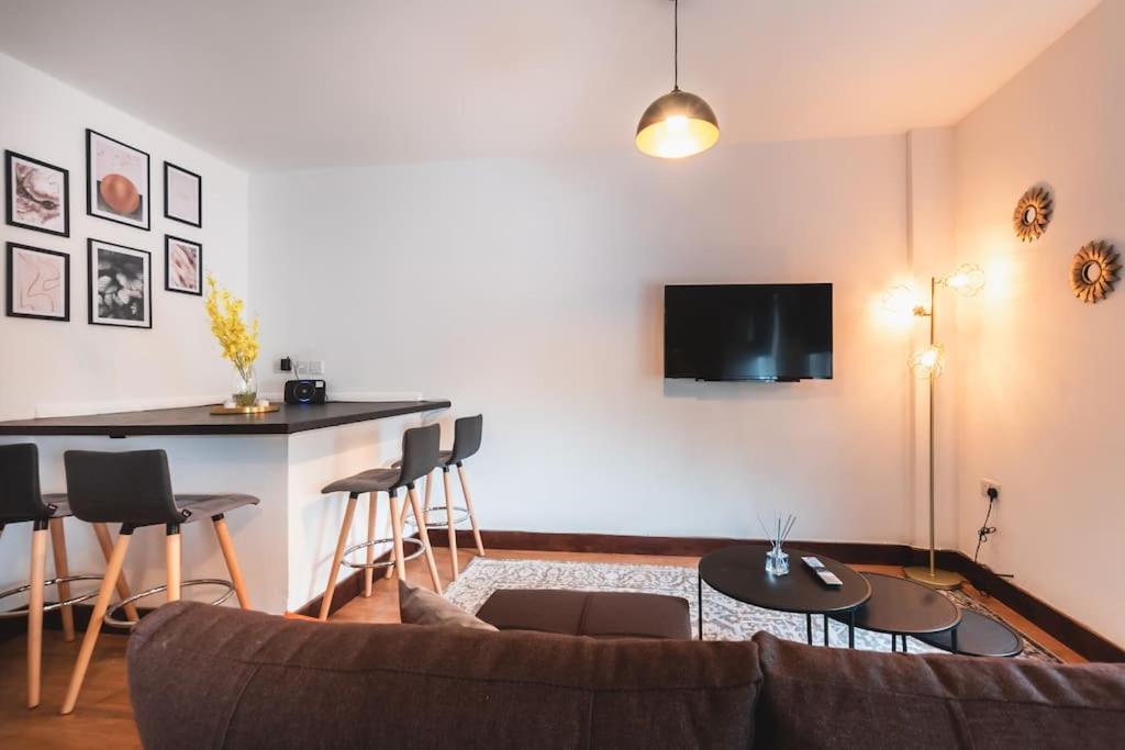 Noir - 2 Bedroom Flat - Sleeps 5 With Parking Southampton Eksteriør billede