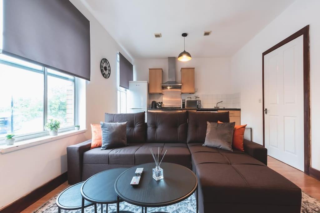 Noir - 2 Bedroom Flat - Sleeps 5 With Parking Southampton Eksteriør billede