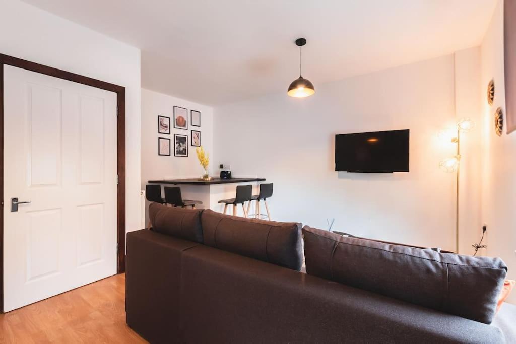 Noir - 2 Bedroom Flat - Sleeps 5 With Parking Southampton Eksteriør billede