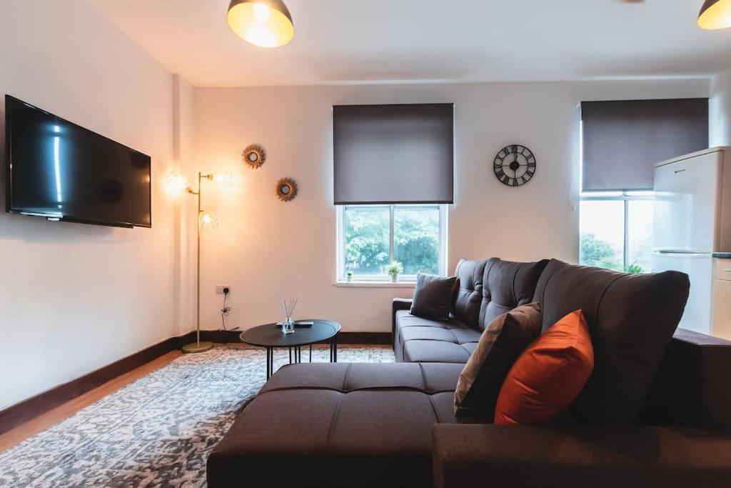 Noir - 2 Bedroom Flat - Sleeps 5 With Parking Southampton Eksteriør billede