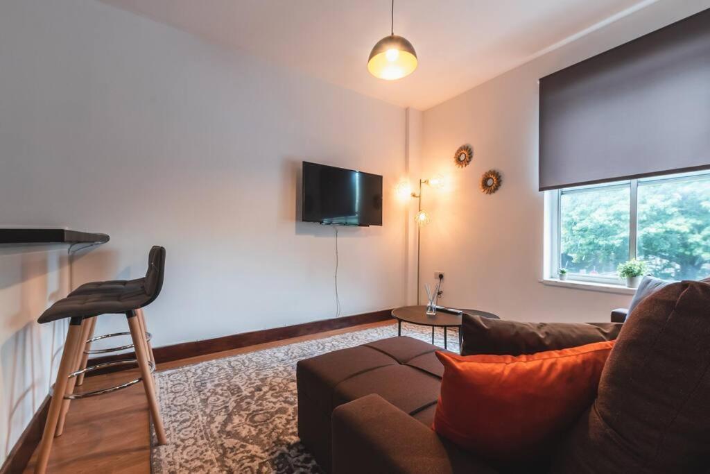 Noir - 2 Bedroom Flat - Sleeps 5 With Parking Southampton Eksteriør billede