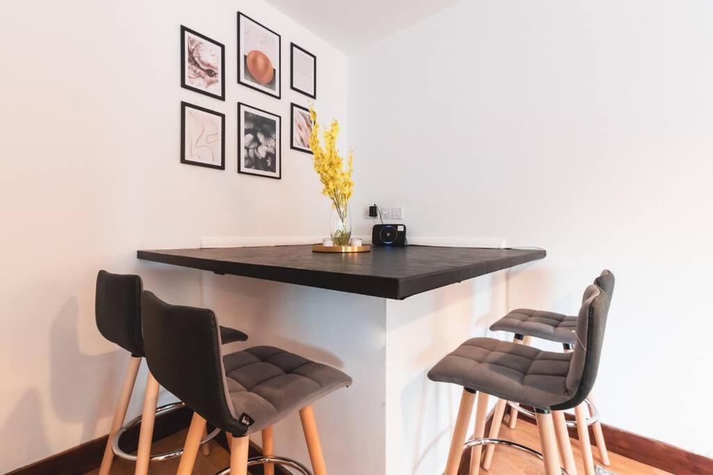 Noir - 2 Bedroom Flat - Sleeps 5 With Parking Southampton Eksteriør billede